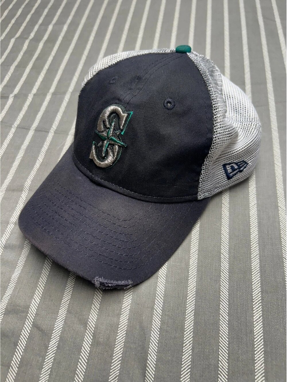 New Era Seattle Mariners mesh trucker snapback hat